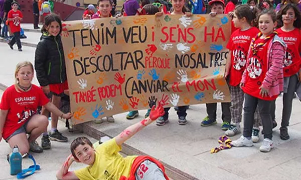 Des del joc i la convivència, ESPLAC potencia l'esperit crític de la infància i adolescència.