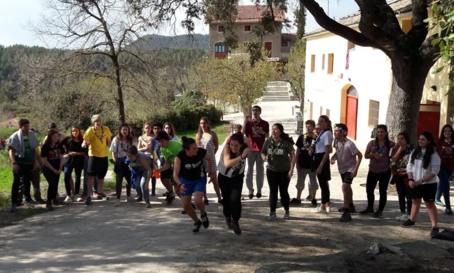 Monitorsi monitores aprenent jugant
