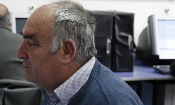 Fent servir els ordinadors al punt Òmnia