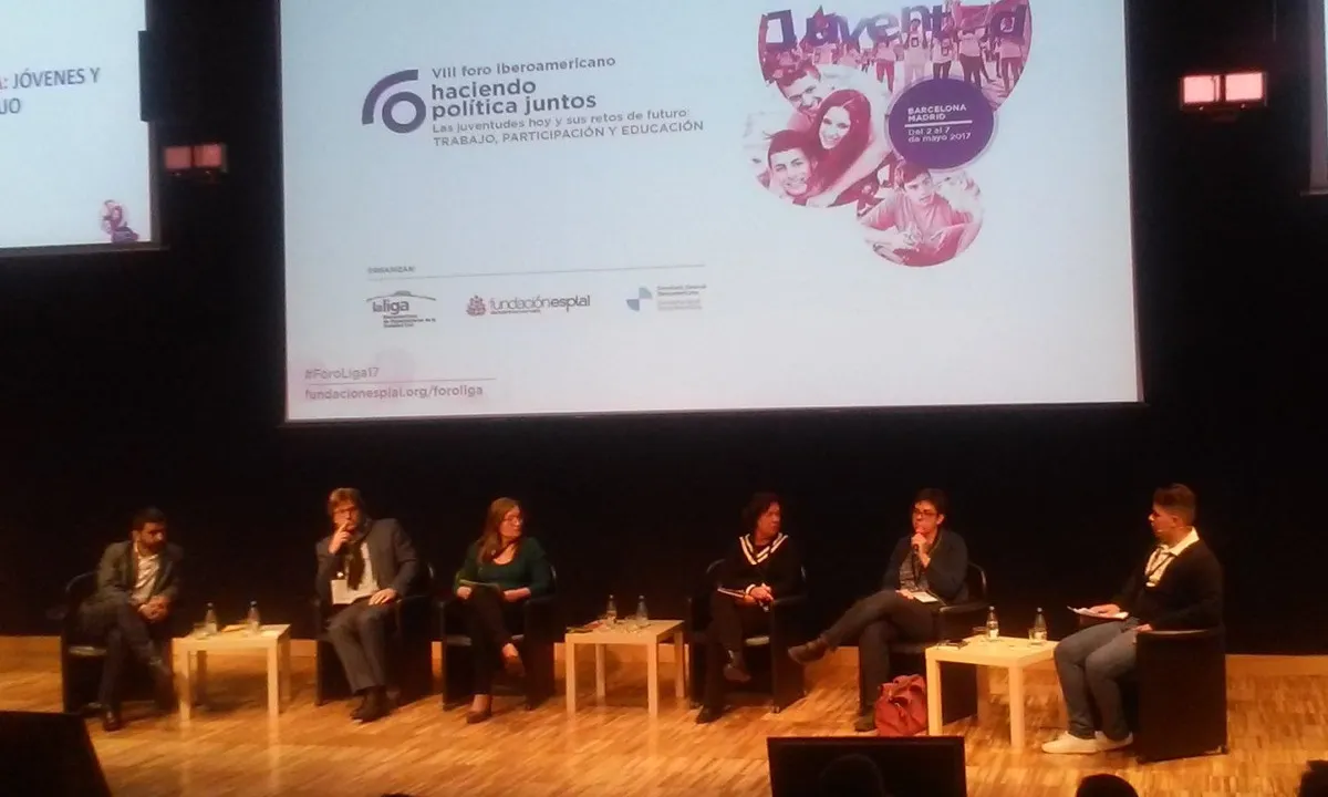 En el marc del Foro es van organitzar taules temàtiques sobre joves i treball, participació i educació
