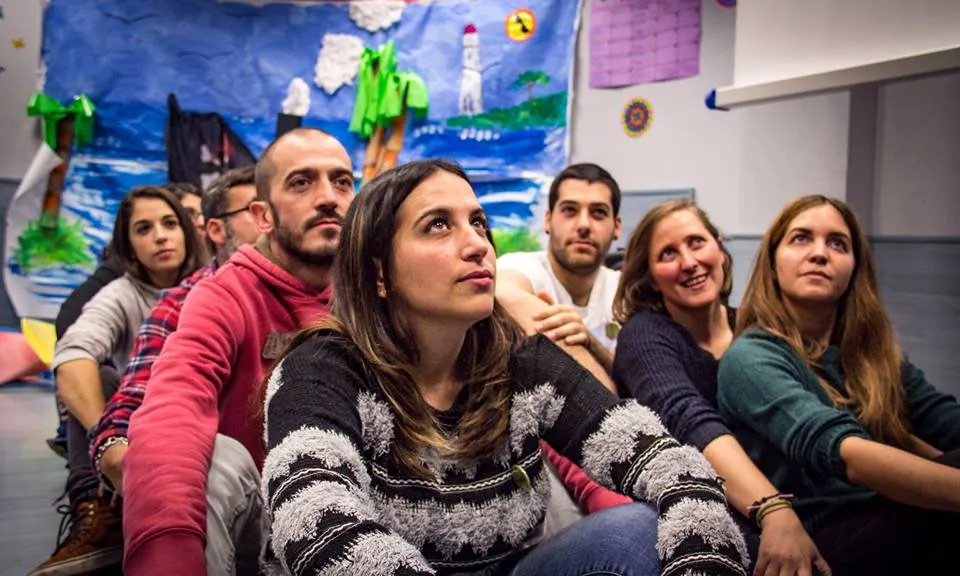 Persones participant a una dinàmica, a la trobada de la Xarxa Oikia a Bilbao, novembre de 2016