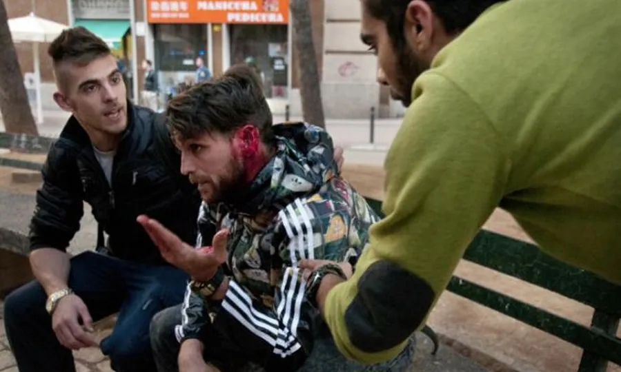 Ivan Jiménez acusa l'agent antiavalot de partir-li l'orella mentre anava en bici pel barri de Sants durant els aldarulls