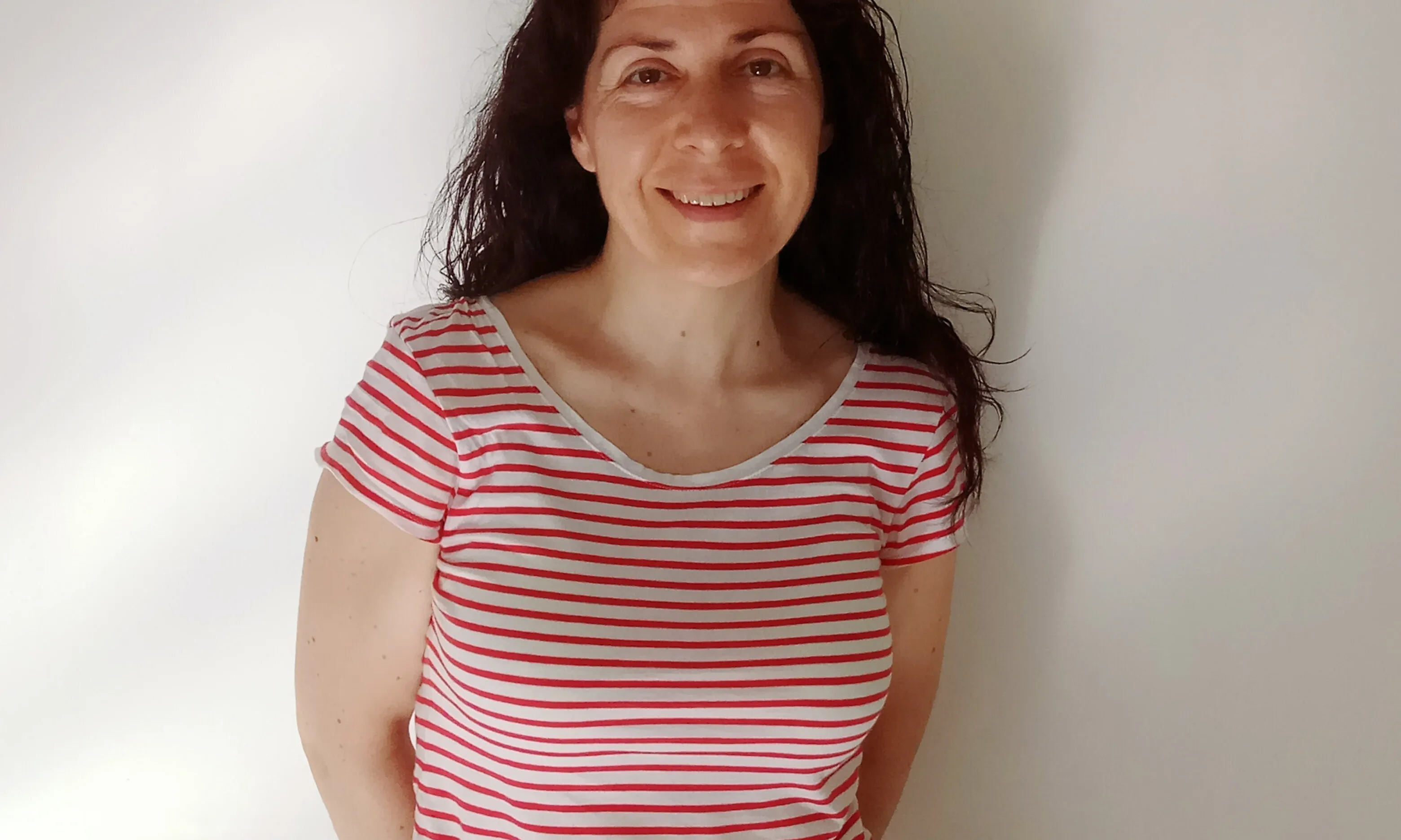 Mari Jose Conte, una de les voluntàries que s'encarrega de fer trucades periòdiques a les persones usuàries del barri de Sant Andreu