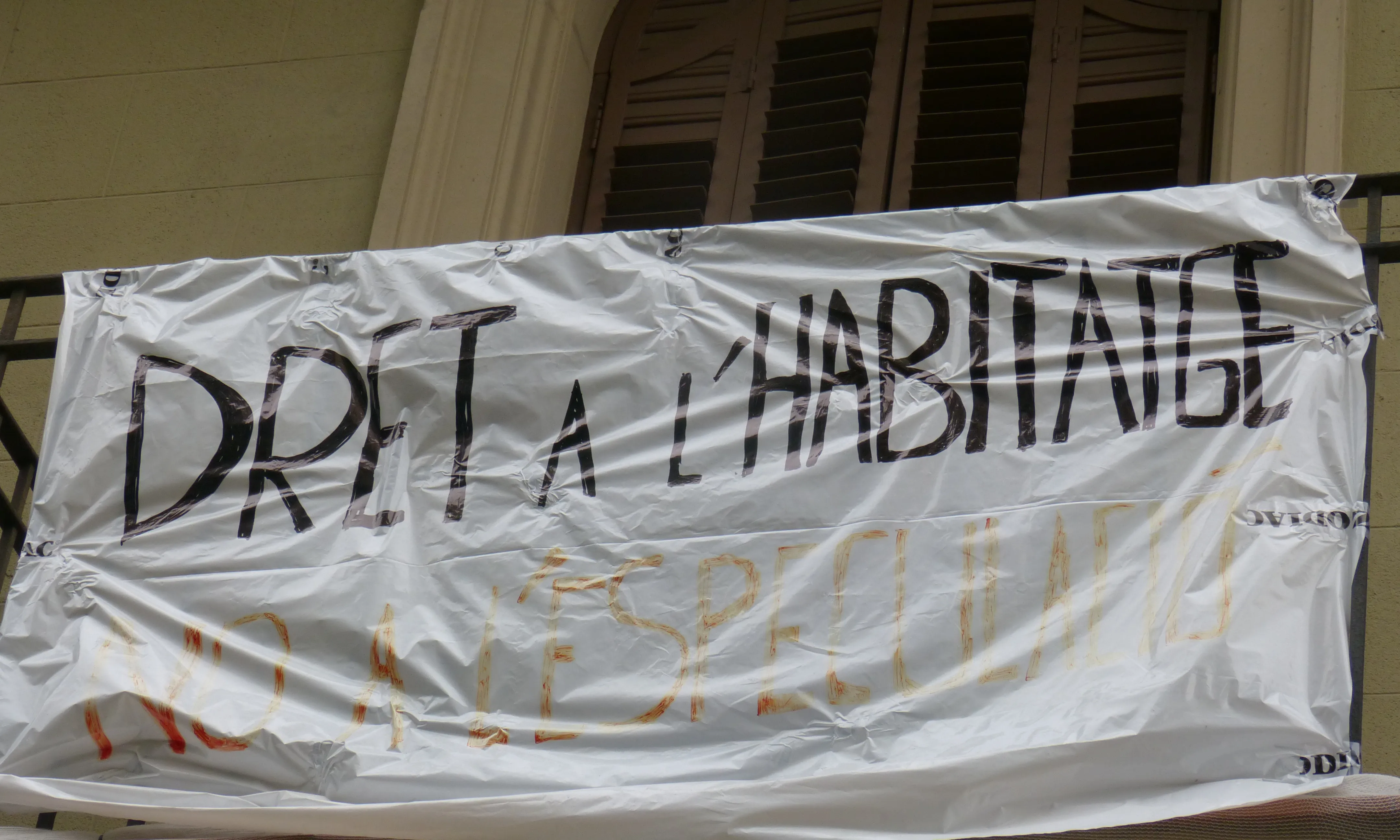 Roda de premsa de representants de la Xarxa d'Habitatge, del Sindicat de Llogaters i del Bloc Entença 151