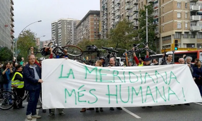 Veïns i veïnes fent la reivindicació
