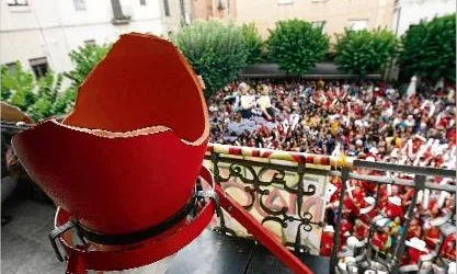 Trencament del càntir a la festa Major de la Bisbal