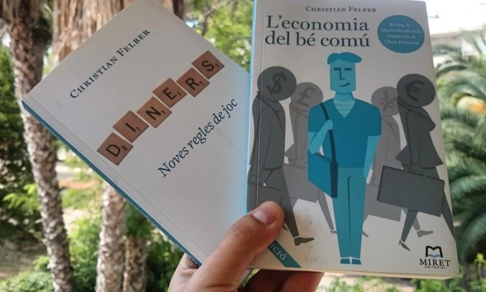 Dues llibres per aprendre sobre Economia del Bé Comú