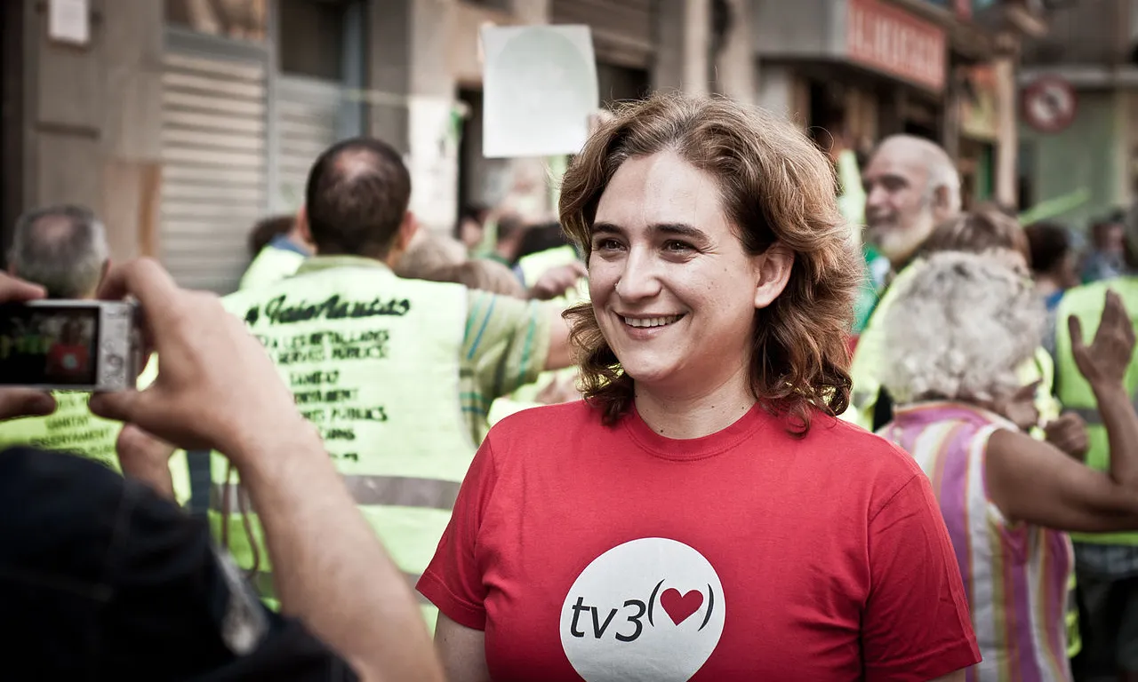 L'alcaldessa de Barcelona, Ada Colau, en un acte reivindicatiu de la PAH
