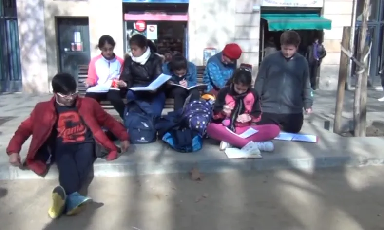 Fotograma de "Somnis i drets" de l’Escola Collasso i Gil amb La Llama