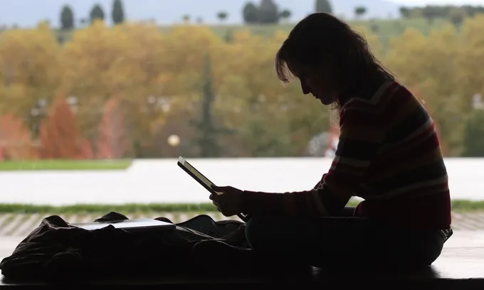 Dona estudiant_Universidad de Navarra_Flickr