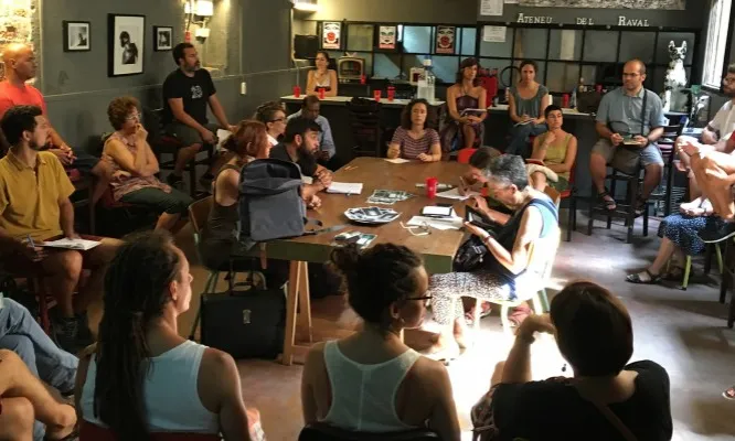 Una reunió preparatòria del Raval(s)