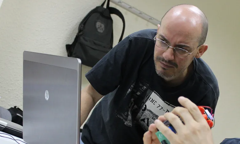 L'Artur en una formació sobre robòtica educativa