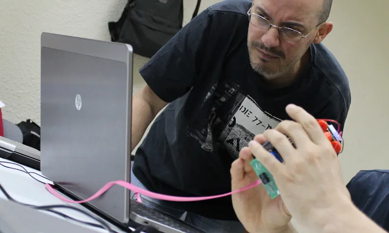 L'Artur en una formació sobre robòtica educativa