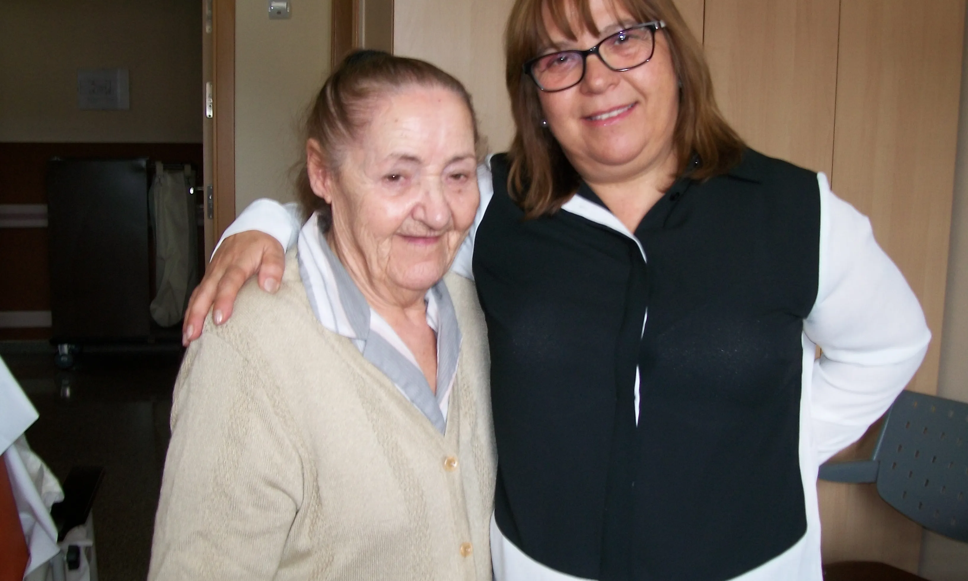La Felcitas amb l'Elvira, psicòloga de la FNSDA