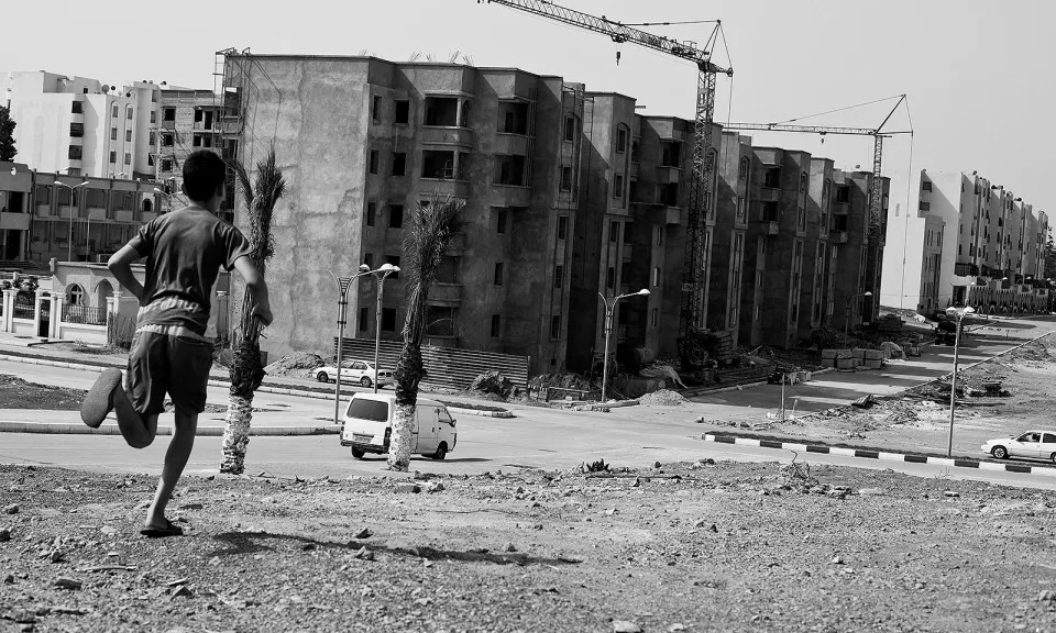Pels carrers d'un dels barris de Chlef.