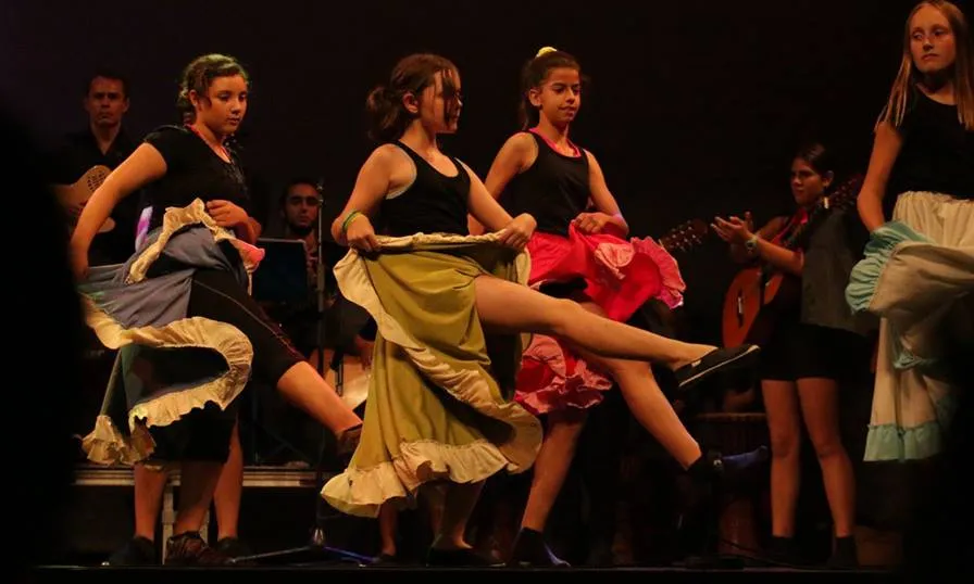 Xamfrà és un centre amb finalitats socioeducatives i d'inclusió social a través de la música, el teatre i la dansa. 