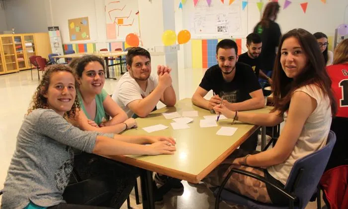 Joves que participen al programa