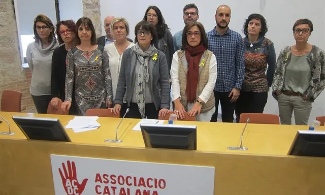 Els i les familiars que han creat la plataforma, el dia de la presentació