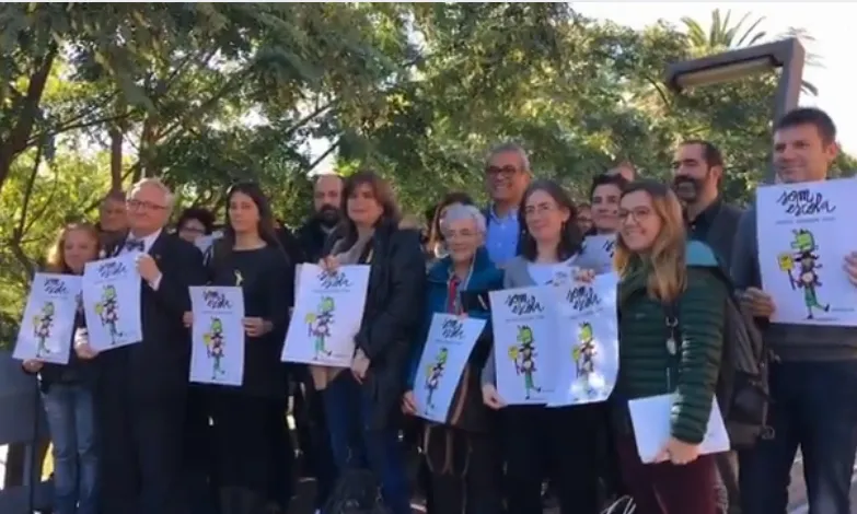 Foto de grup de la presentació del decàleg