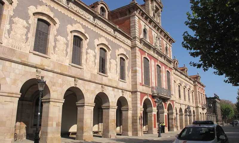 Façana de l'edifici del Parlament