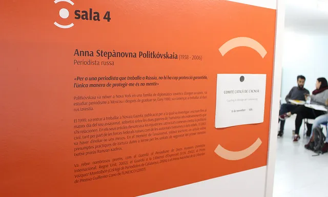 Plafó amb la biografia d'Anna Stepànovna a Lafede.cat