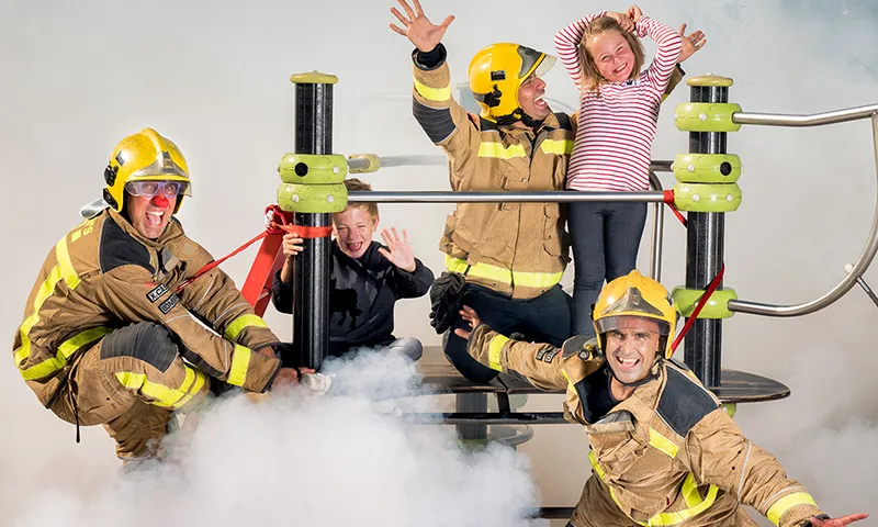 Portada del calendari 'Bombers amb causa 2018'