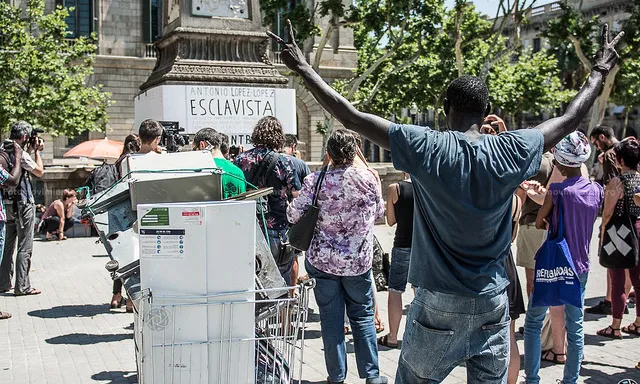 Acte per demanar el canvi de nom de la plaça Antonio López pel d'Idrissa Diallo