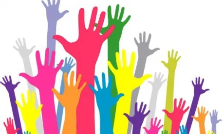 Mans de colors representant la diversitat