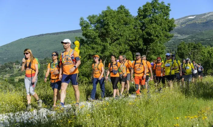 N'hi ha qui s'estima més participar-hi caminant