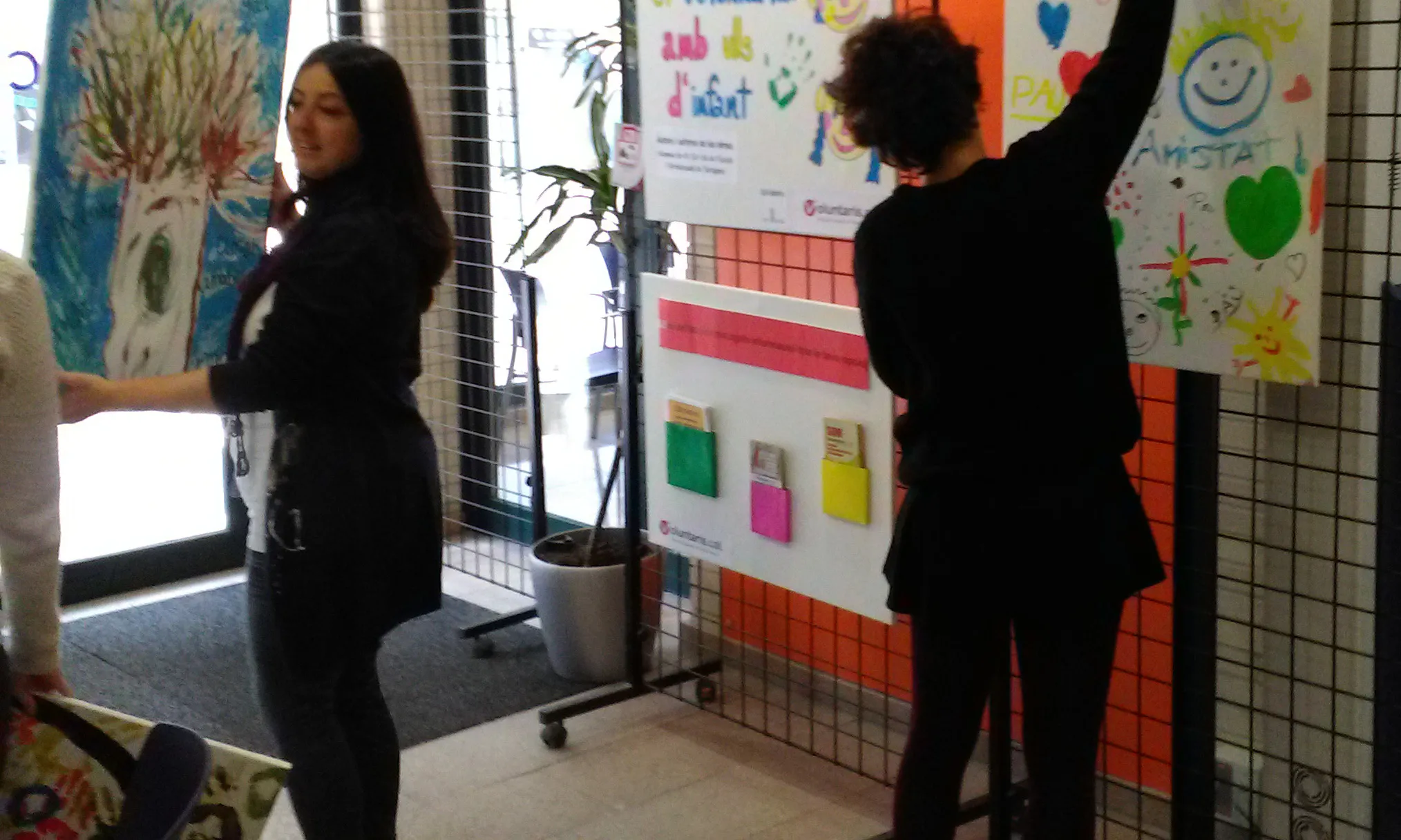 Exposició el voluntariat amb ulls d'infant