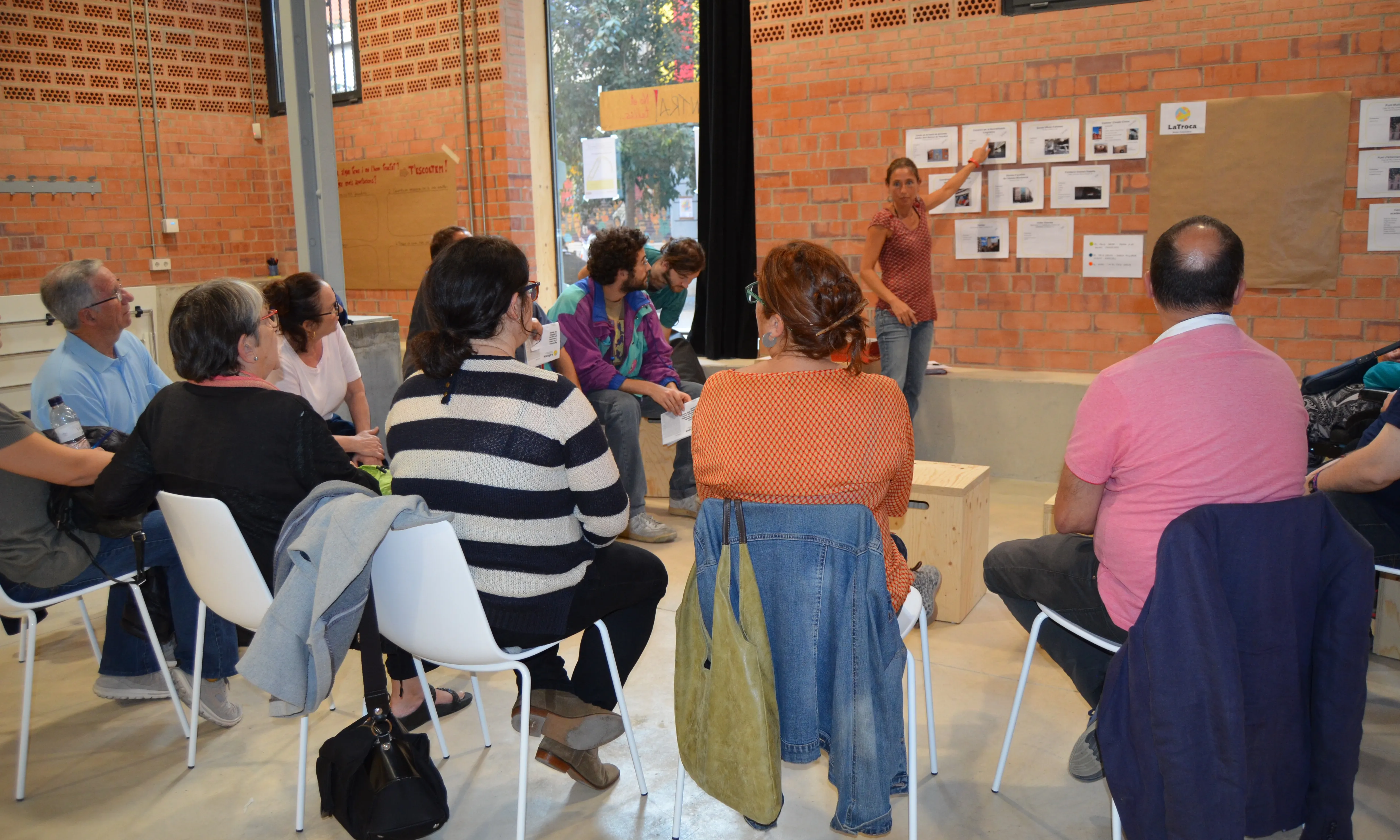 Persones participant a una activitat de La Troca