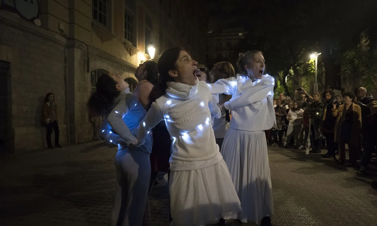 ARTiPART és un programa de creació artística comunitària als barris de l'ICUB