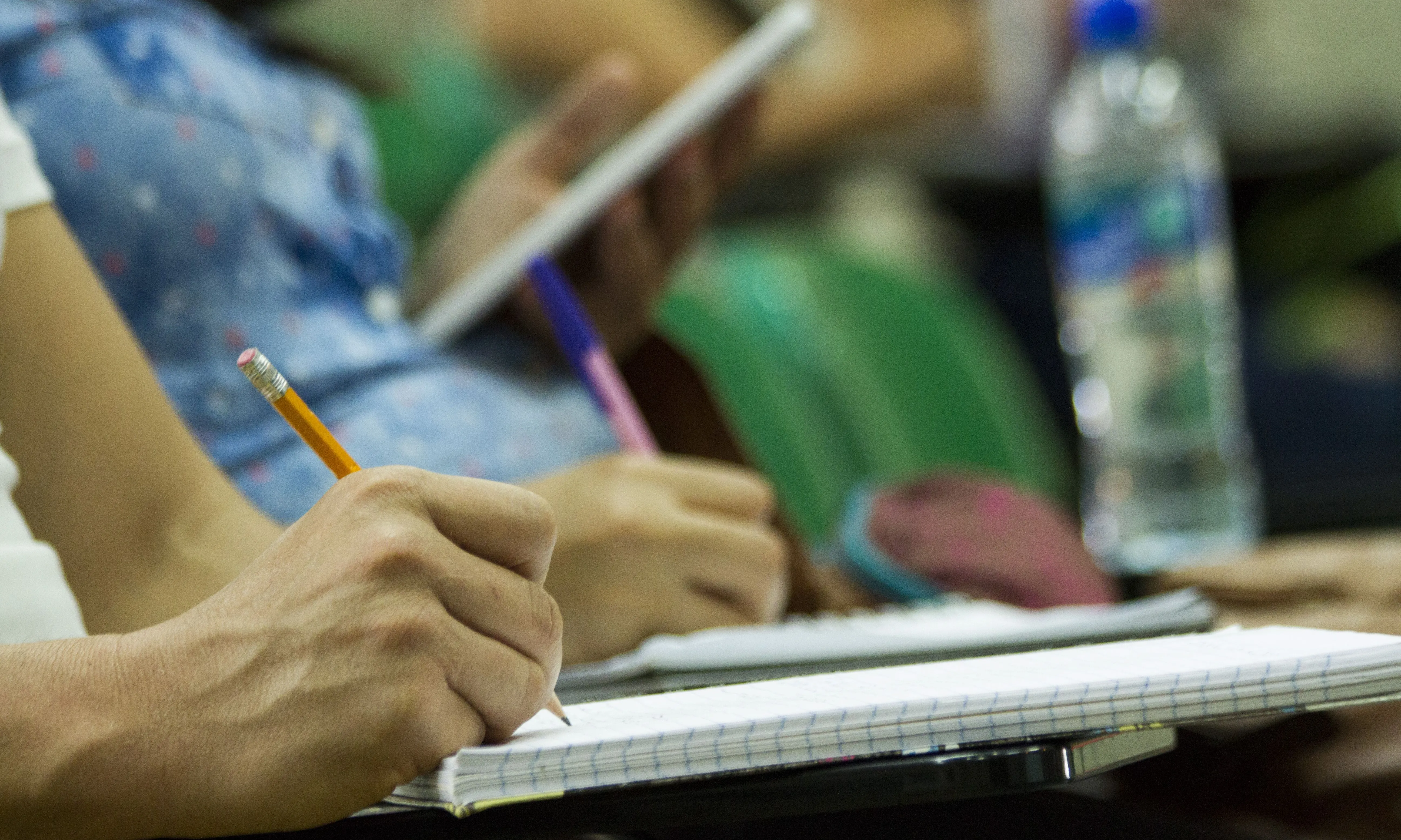 Primer pla llapis i paper