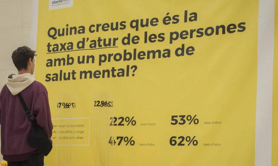 Un dels plafons de gran format de la campanya itinerant.