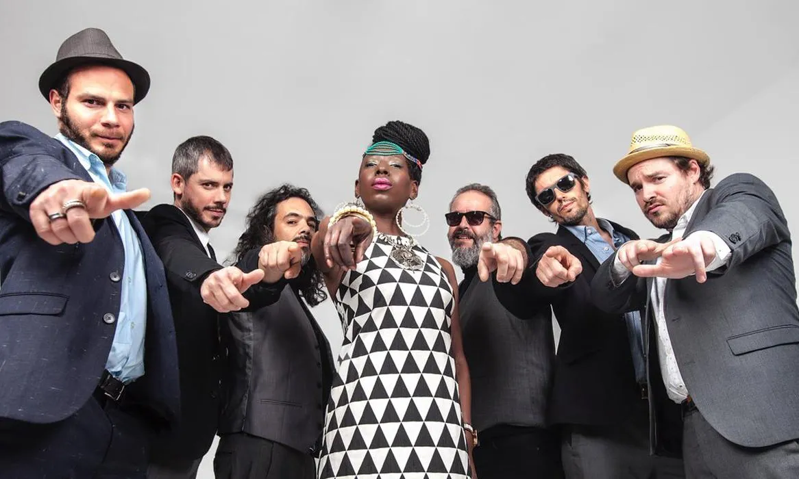 Shirley Davis & The Silverbacks