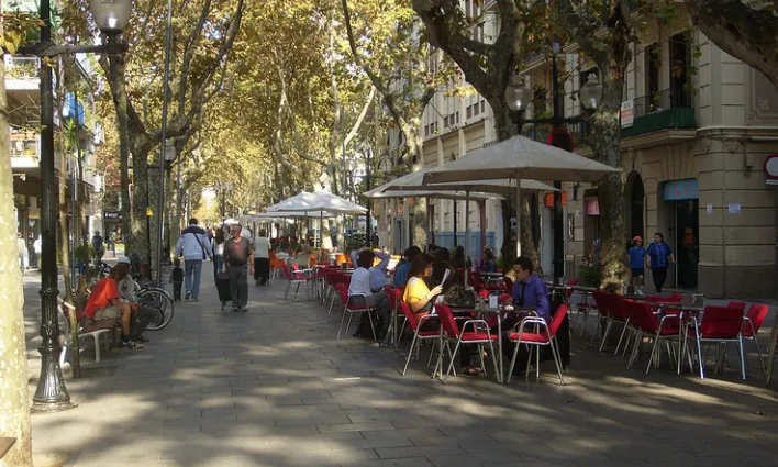 Les terrasses ocupen la via pública.