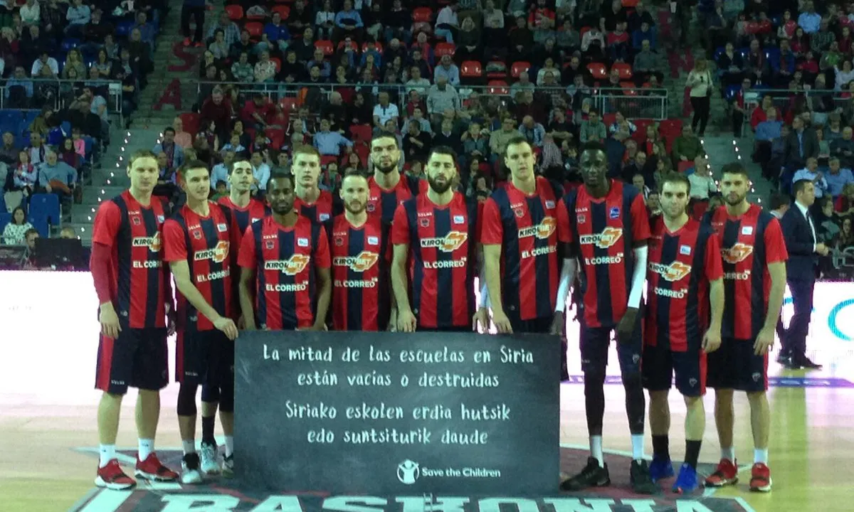 L'equip de bàsquet d'Àlaba se solidaritza amb la campanya