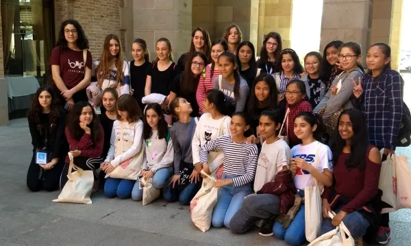 30 nenes del Technovation Challenge de Barcelona visiten l'empresa Letgo
