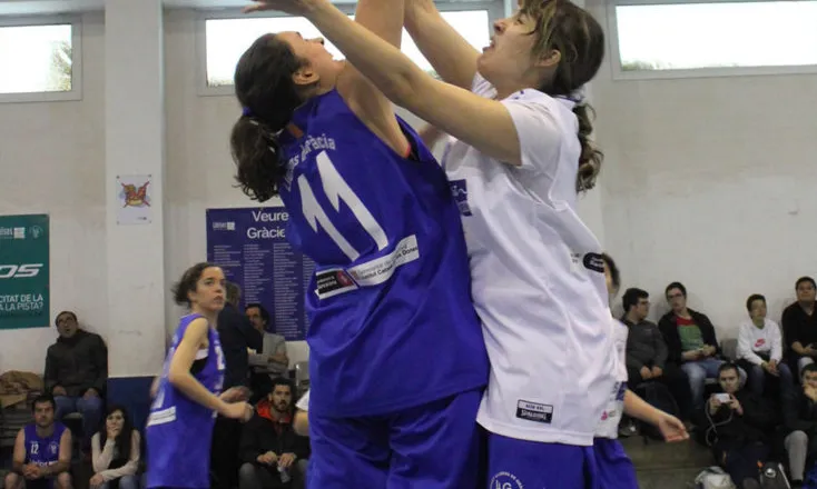 Salt inicial de dues jugadores, en l'edició de 2016 del torneig