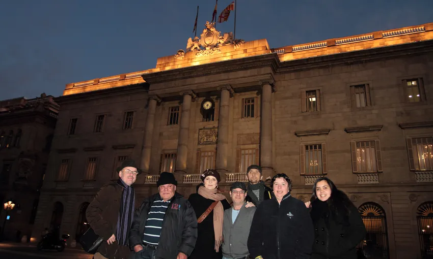 Equip recompte sense sostre davant Ajuntament de Barcelona