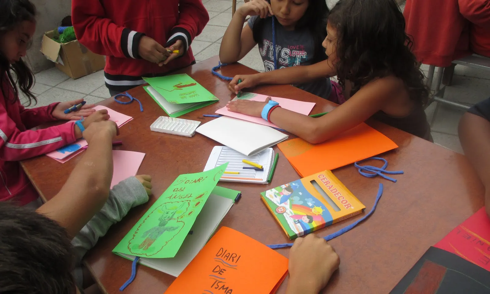 Infants fent taller de manulalitats