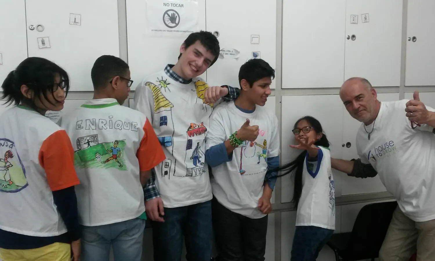 Els nens de l'hospital Sant Joan de Déu partipan en el projecte de teràpia artística "Pintando sueños"