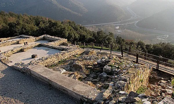 El Castell Fractum, escenari ideal per passar un vetllada musical d'estiu