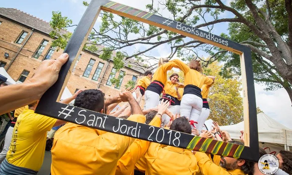 Els castellers de Sydney celebrant la Diada de Sant Jordi.  