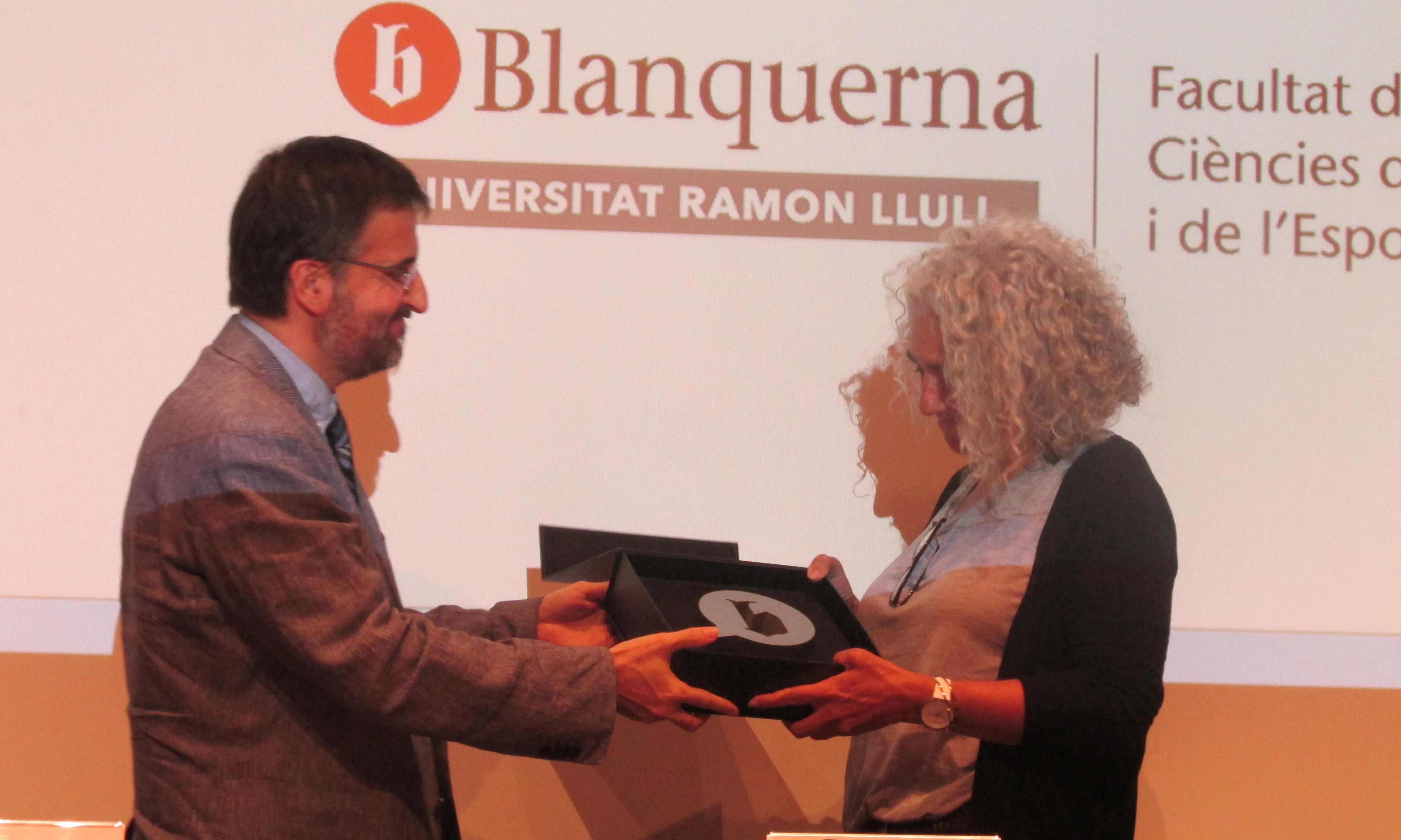 La Begonya Gasch, directora general d’El Llindar, recull el premi Educació 2018.