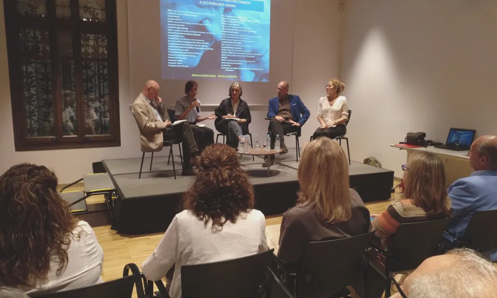 Acte de presentació del manifest al Palau Macaya de Barcelona.