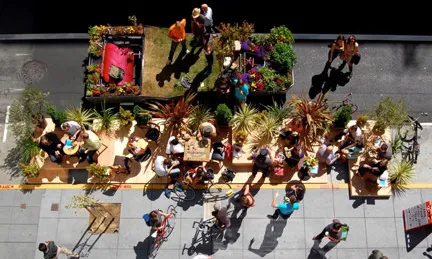 La recuperació de l'espai públic per a les persones és l'objectiu del Park(ing) Day