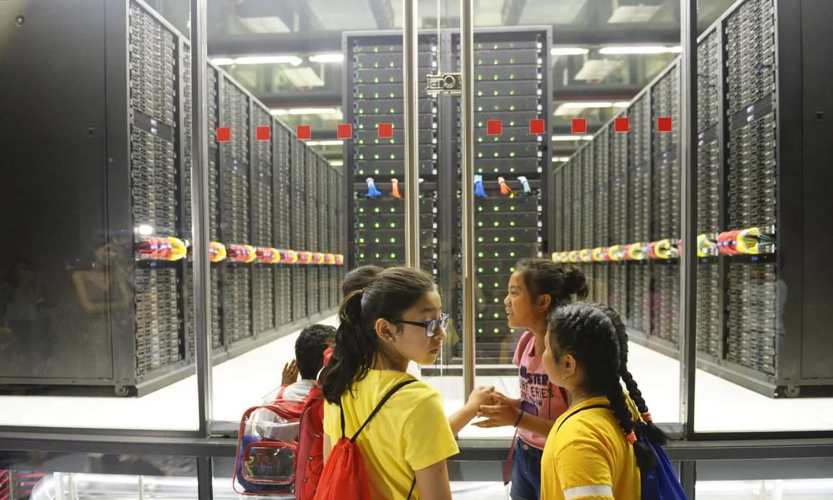 Nens i nenes del Casal dels Infants han estat protagonistes de la festa de llançament de 'Som Investigadores'