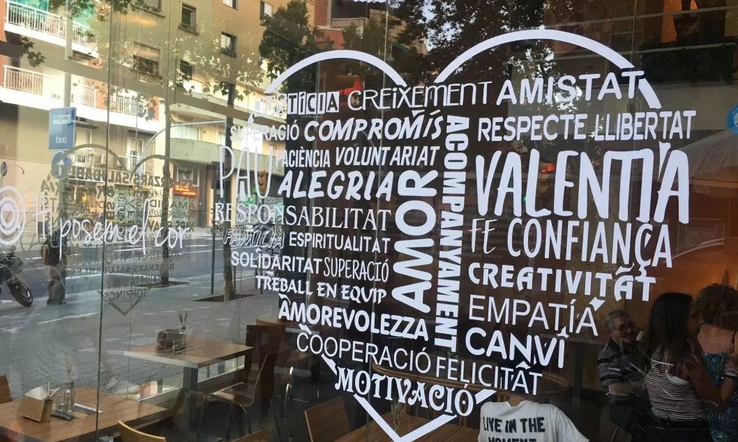Aparador 'Marticoffee' en un cor amb paraules