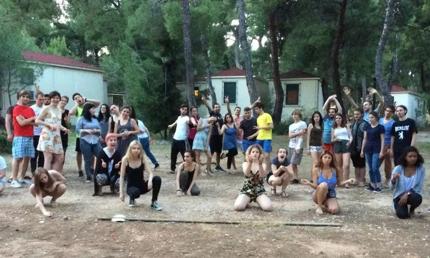 Performance a l'aire lliure de joves voluntaris europeus